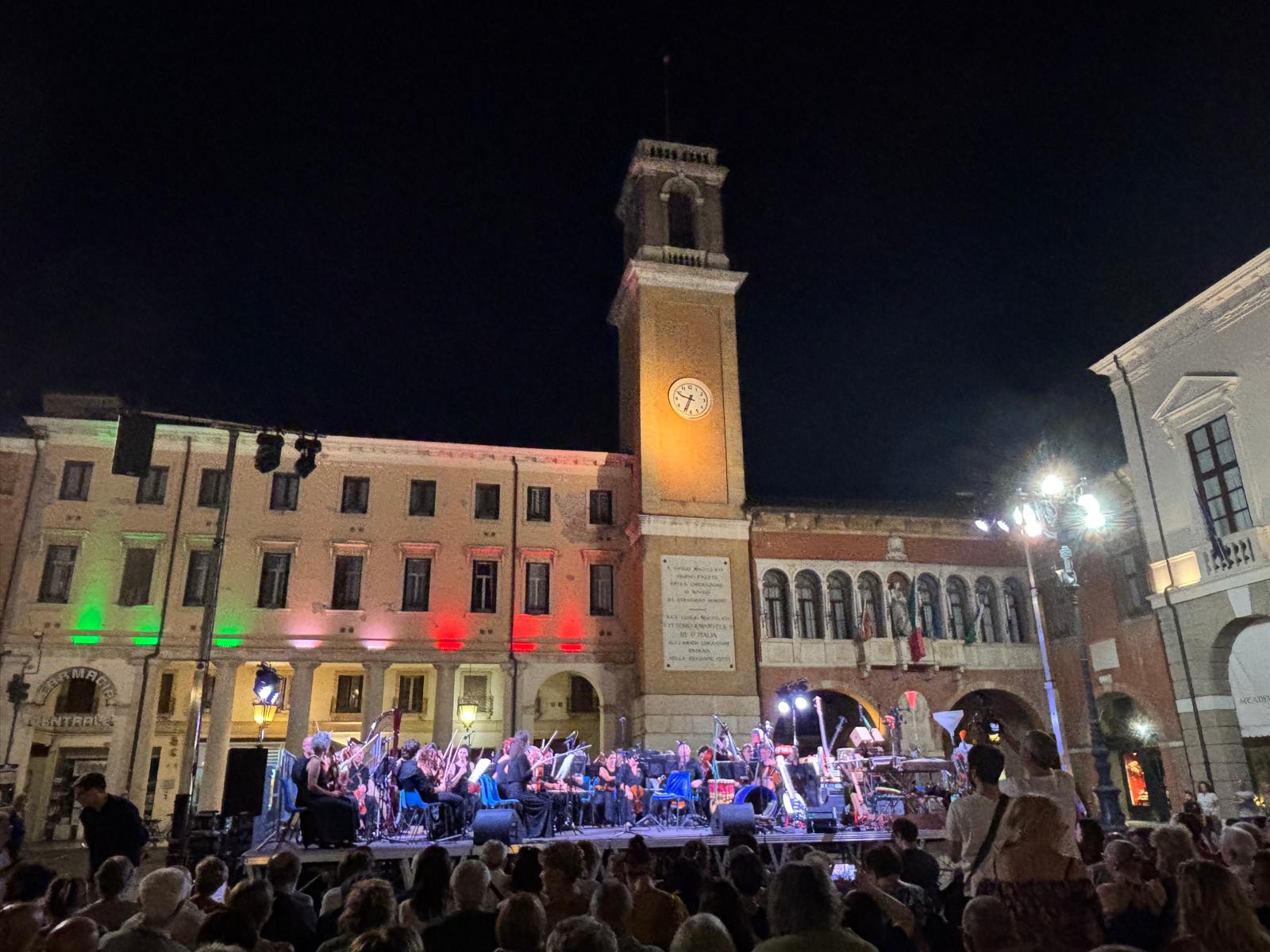 Piazza Vittorio Emanuele II in Rovigo during the Rossini nel cuore concert